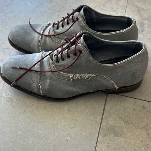 John Varvatos Dress Shoe.  Distressed Grey Canvas shoe with Maroon Laces - Picture 2 of 6